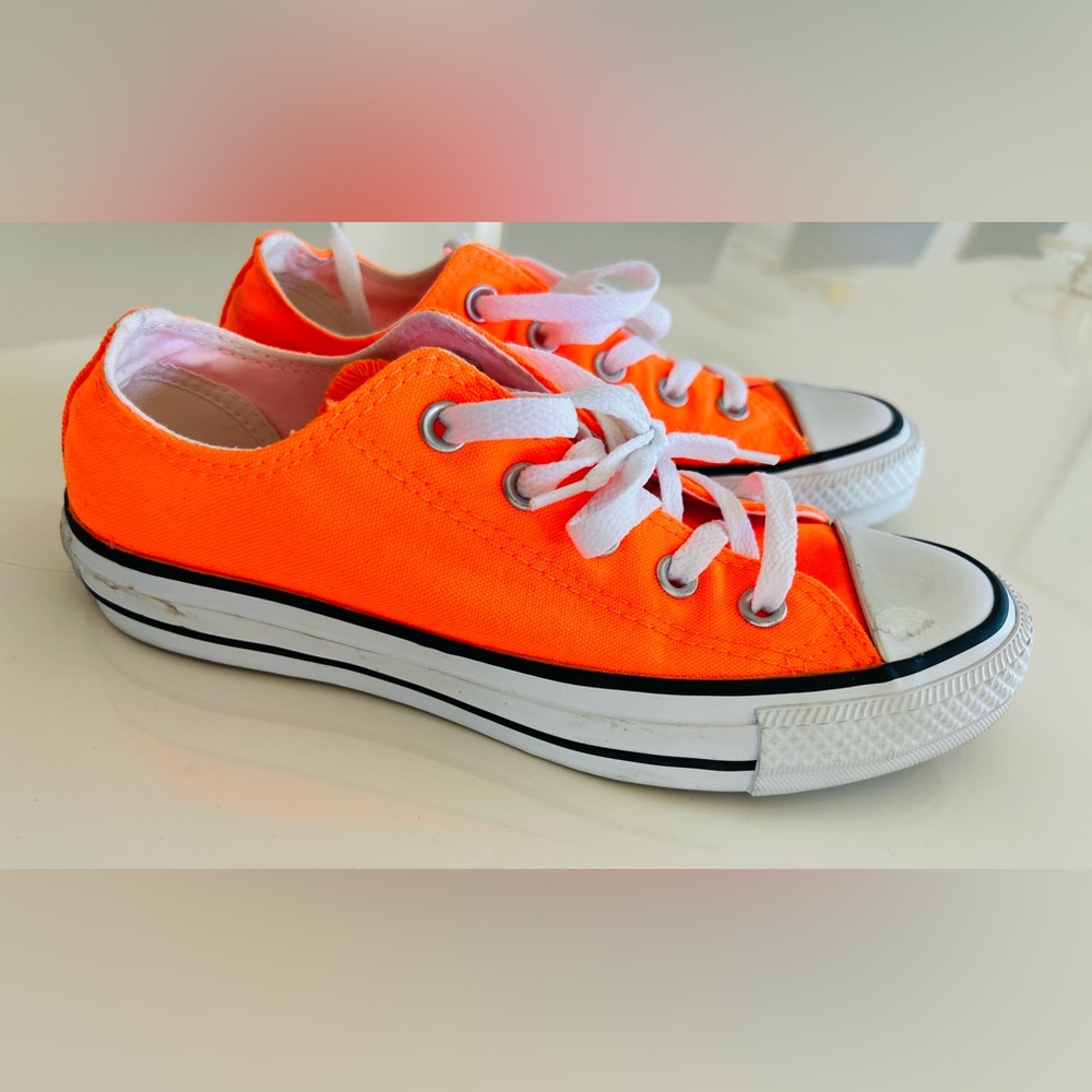 Chuck Taylor Converse low top flourescent orange shoes size 6